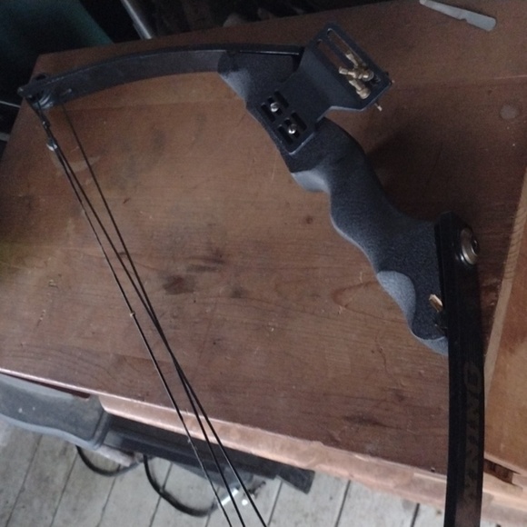 Browning BlackFox Compound Bow Made in USA - Picture 4 of 5